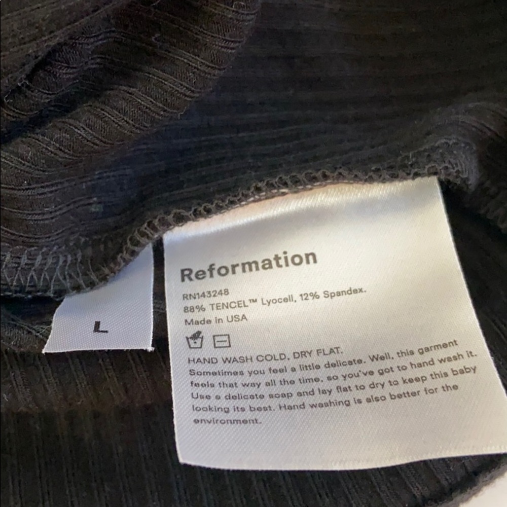 Reformation- Moraine Off Shoulder top - Picture 5 of 5